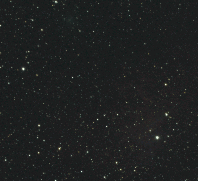 Случайно попавшая в кадр комета около IC 405, пока не идентифицирована - астрофотография
