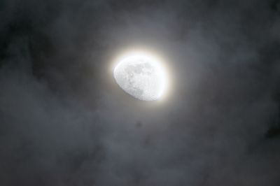 Луна в HDR 2 марта 2023 года