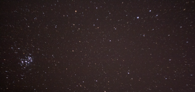 Плеяды на фоне неба