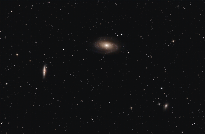 Трио гравитационно взаимодействующих галактик в созвездии Большой Медведицы: М81"Боде", М82"Сигара" и NGC 3077.