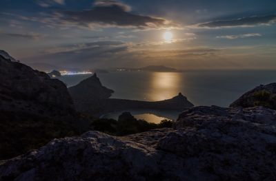 Восход Луны над Судакской бухтой