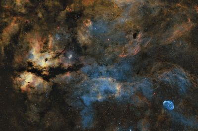 Окрестности звезды Садр . NGC6910 NGC6888 в SHO