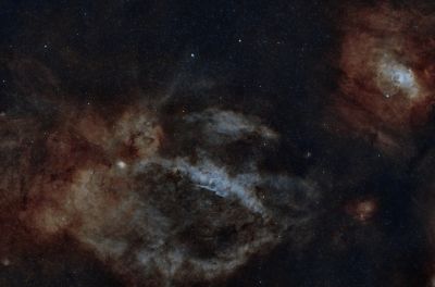 Омар пытается проткнуть Клешнёй (SH2-157 )Пузырь (SH2-162)