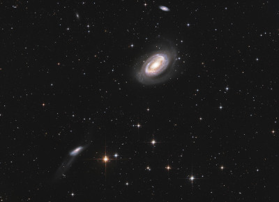 Seyfert galaxy NGC 4725 with neighbors NGC 4747 and 4712 - Astrophotography