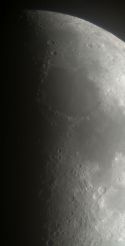 Луна через дымку облаков