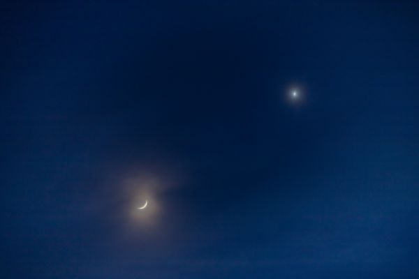Серп Луны и Венера - астрофотография
