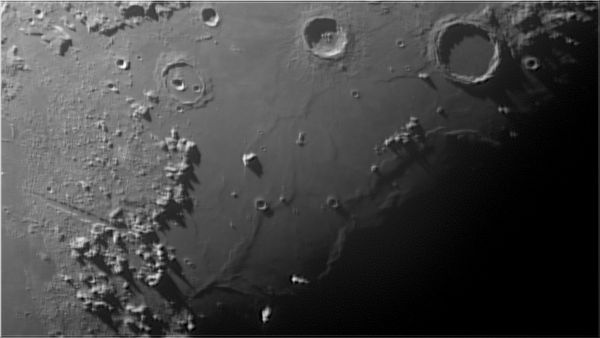 Луна ,залив лунника и гора Шпицберген  - астрофотография