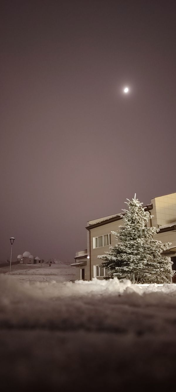 KGO and the Moon through the clouds - Astrophotography