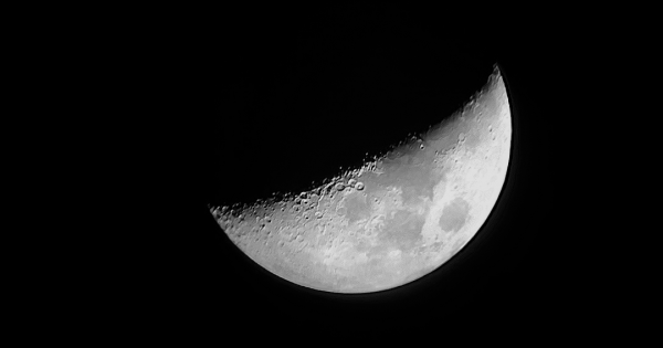 Луна в фазе Первой четверти  - астрофотография