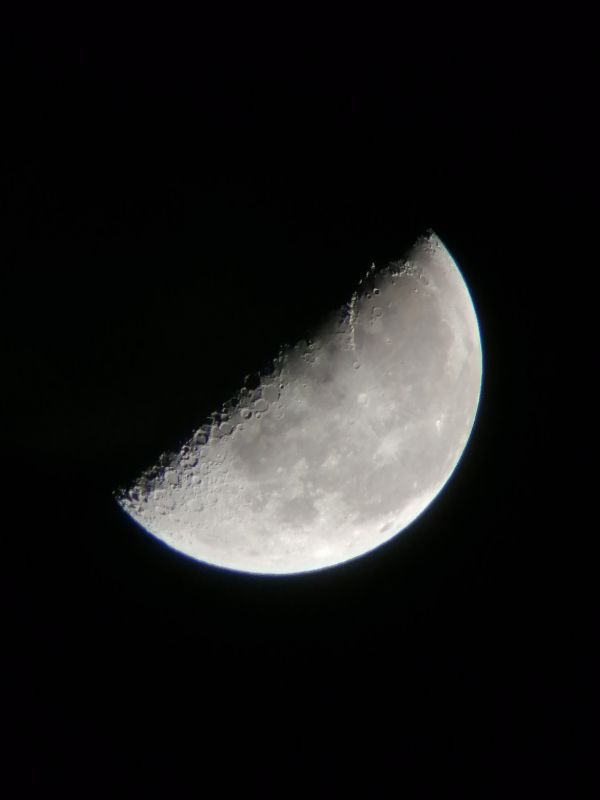 Луна в фазе последней четверти - астрофотография