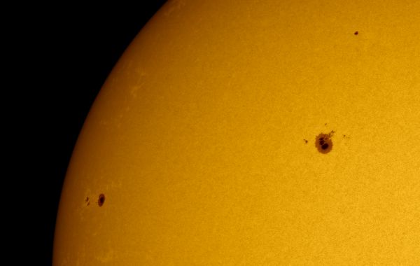 Солнечные пятна в масштабе(В цвете) - астрофотография