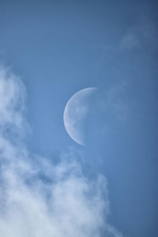 Луна в облаках  31.08.2021. - астрофотография