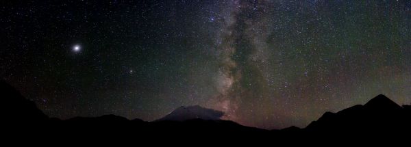 Звёздная ночь над стариком Эльбрусом - астрофотография
