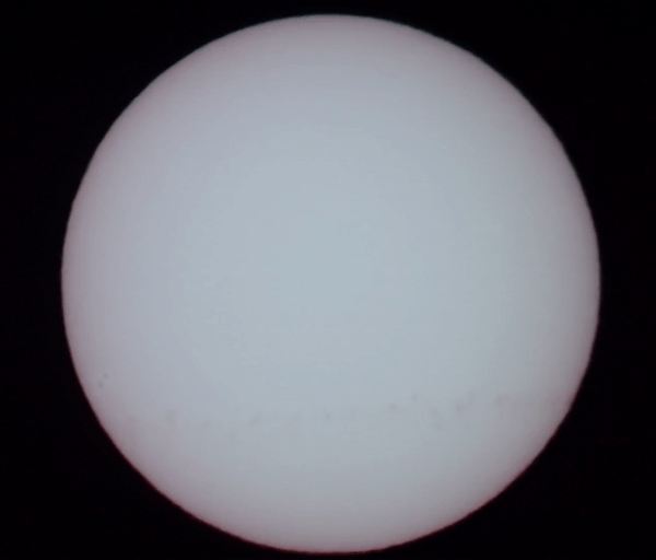 Пролет самолета на фоне Солнца 18.11.23. Gif - астрофотография