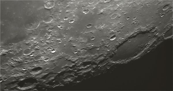 Участок лунной поверхности, кратер Шиккард - астрофотография