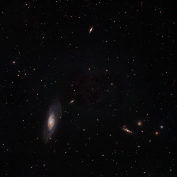 M106 and its surroundings - Astrophotography