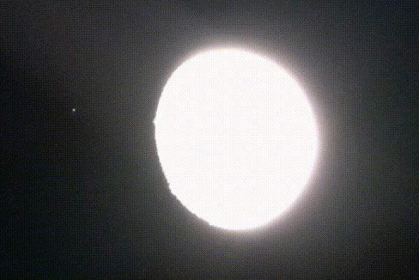 Conjunction of Regulus and the Moon (1-hour animation) - Astrophotography