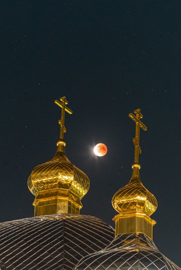 Lunar eclipse over the Temple of Seraphim of Sarov, Kazan - Astrophotography