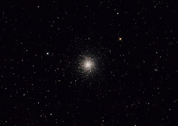 M13 – Globular star cluster in the constellation Hercules - Astrophotography