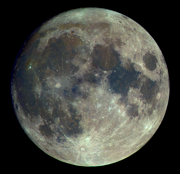 панорама Луны в цвете - астрофотография