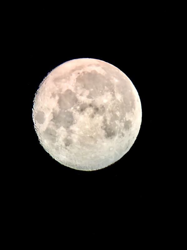 Луна в фазе 3 четверти  - астрофотография
