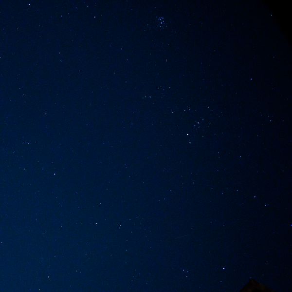 Созвездие Тельца и рассеянное звёздное скопление M45 Плеяды.  - астрофотография
