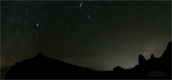 Сириус и нижняя часть созвездия Орион над мысом Капчик, Крым. 2 января 2020г. - астрофотография