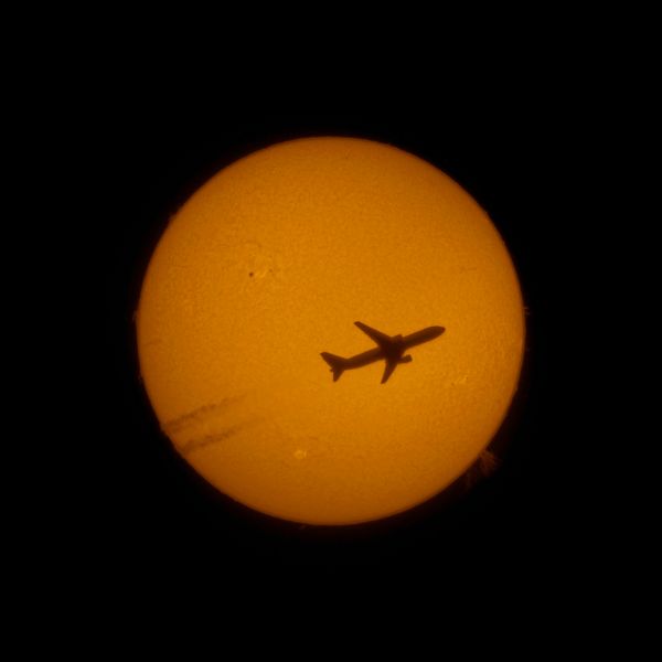 Airplane in H-alpha - Astrophotography