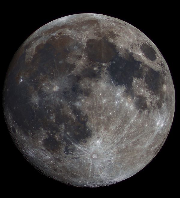 Январская Луна за день до полнолуния - астрофотография