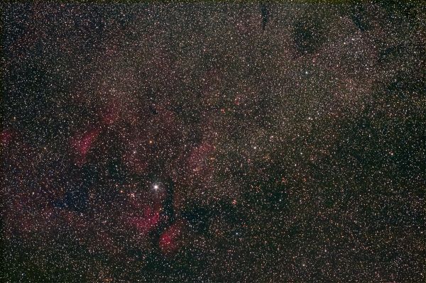 Звезда Садр и ее туманные окрестности в созвездии Лебедя  - астрофотография