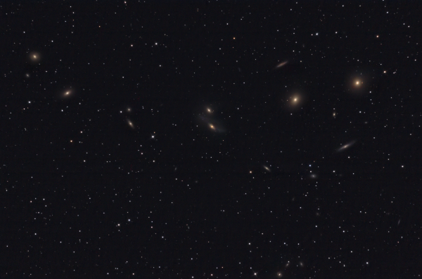 Часть огромного сверхскопления галактик в созвездии Девы или Цепочка Маркаряна - астрофотография