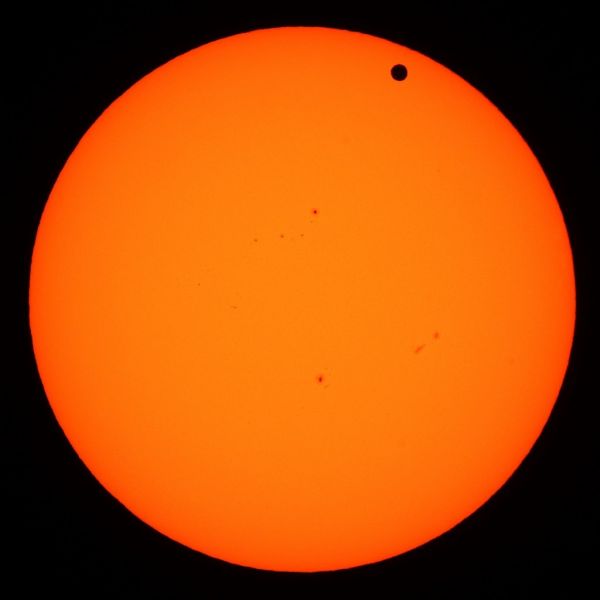Sun and Venus, 6 june 2012, 8:20 - астрофотография