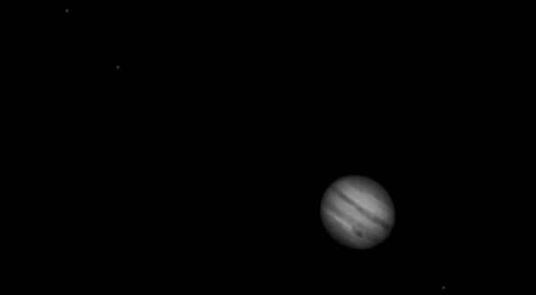 Юпитер и 3 его спутника -монохром-12.10.2022 - астрофотография