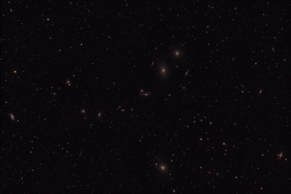 Цепочка Маркаряна и M 87 - астрофотография