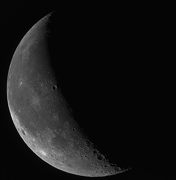 32.4% of the Moon 21.08.2022 - астрофотография