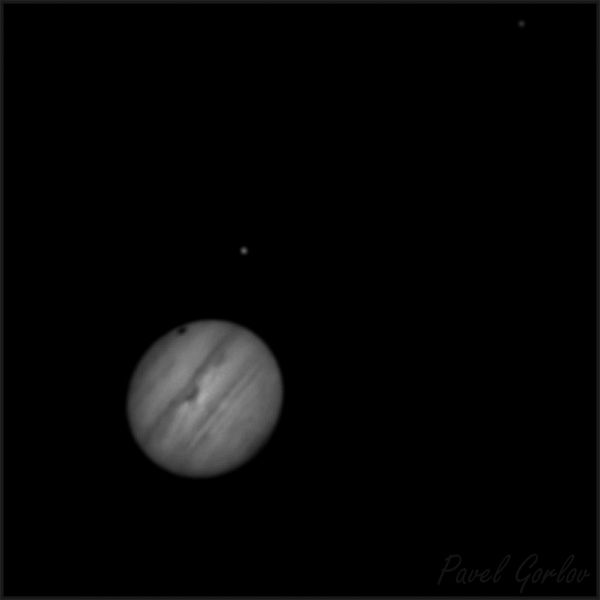 Юпитер, Ганимед (видна его тень на диске планеты) и Ио. - астрофотография