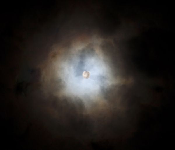 Луна в облаках 10.11.2022 - астрофотография