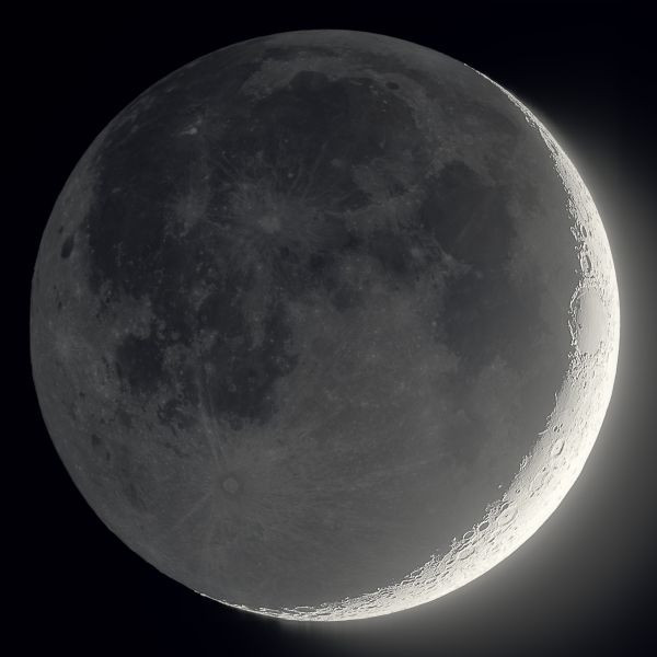 Earthshine on the Moon (HDR) - Astrophotography
