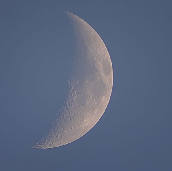 Вечерняя Луна от 05.06.2022 - астрофотография