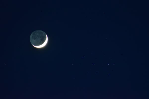 Луна (+12%) и Плеяды, 11.04.24 - астрофотография