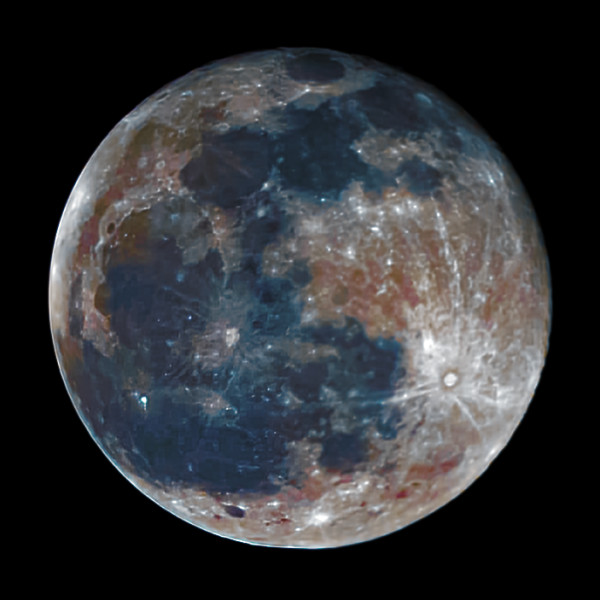 The Moon in color. - Astrophotography