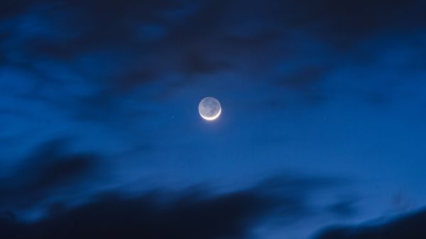 Молодая Луна - астрофотография