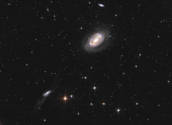 Seyfert galaxy NGC 4725 with neighbors NGC 4747 and 4712 - Astrophotography