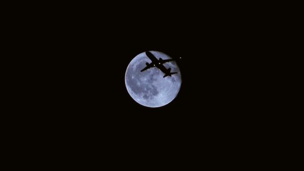 Транзит самолета по Луне. - астрофотография