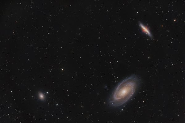 M 81, M82 и галактика Гирлянда NGC 3077 - астрофотография