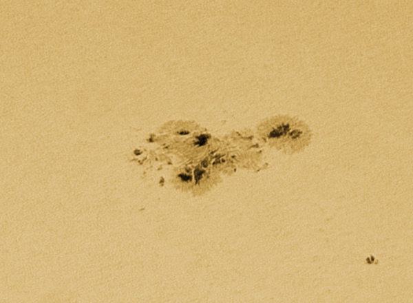 Пятна на Солнце 3014-3015, 220521 - астрофотография