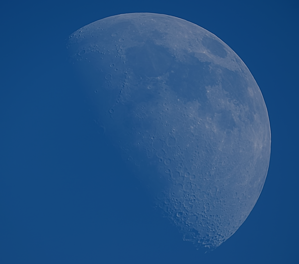 Луна при Ф=+60% вечером 08.06.22 - астрофотография