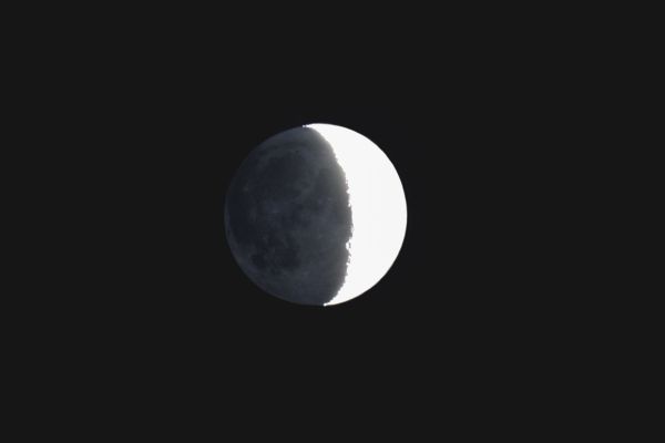 Лунный месяц вечером 09.11.2021-время 19.08 - астрофотография