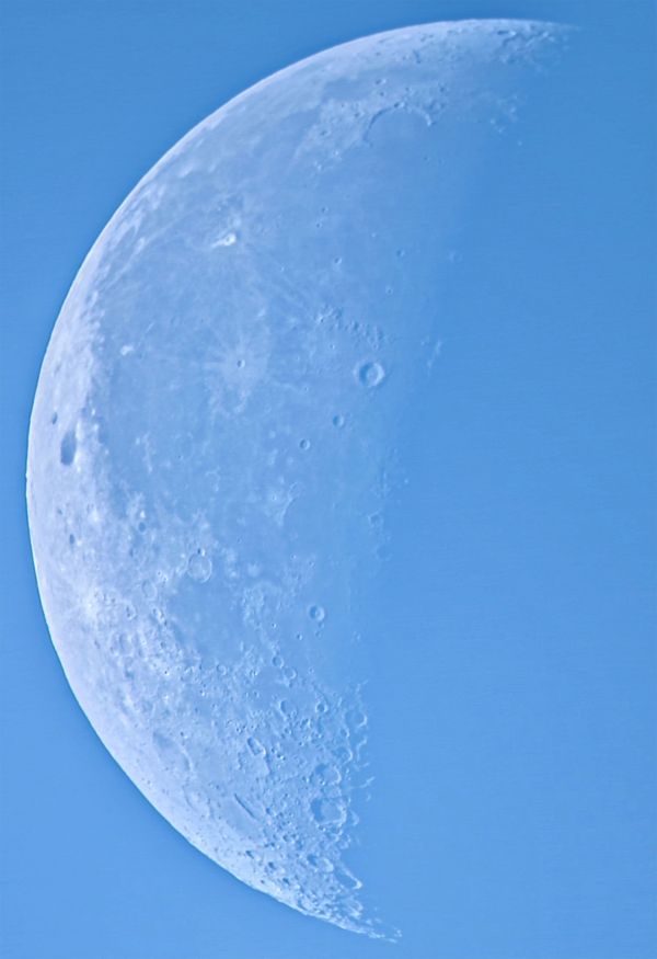 Дневная луна 31.08.2021-время 11.48 - астрофотография