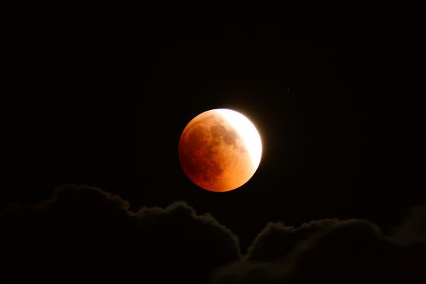 Lunar eclipse, 15 june 2011, 23:11 - астрофотография